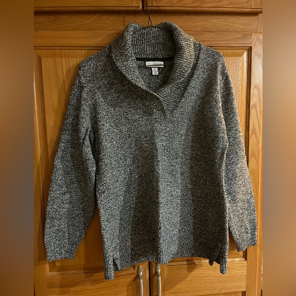 Women’s Sweater Excellent condition Preowned - Picture 1 of 2
